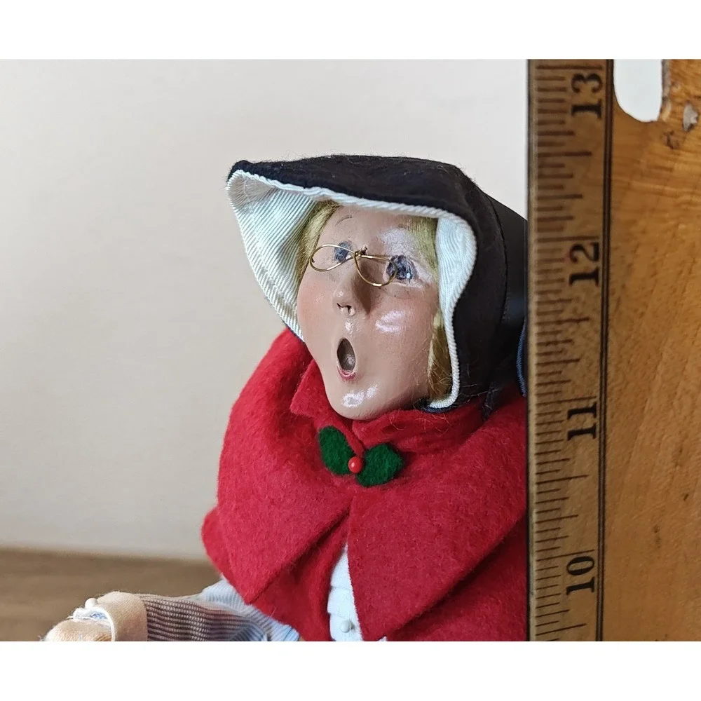 Byers' Choice Caroler Woman Figurine 13